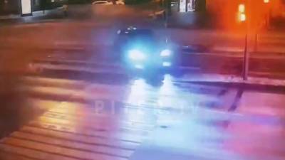 Видео: авто врезалось в такси на Заневском проспекте