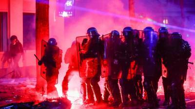 Число задержанных на акции протеста в Париже увеличилось до 142