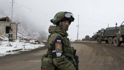 Российские миротворцы в Карабахе требуют прекратить огонь