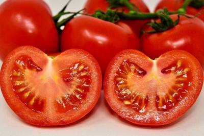 От чего у томата бывают белые прожилки: 5 причин