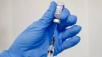В центре Гамалеи назвали срок действия российской вакцины против COVID-19