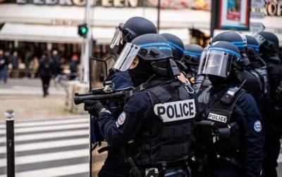 Протесты в Париже: полиция применяла водометы, 150 задержанных