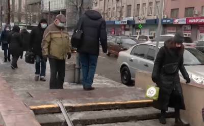 Вплоть до 1700 гривен: киевлянам начали выписывать штрафы за снег и лед