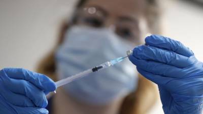 Первая партия вакцин против COVID-19 поступит в распределительные центры США уже в понедельник