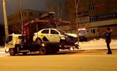 Два человека пострадали в Тюмени в результате ДТП с автомобилем "Яндекс.Такси"
