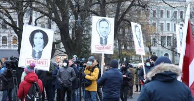 Сандис Гиргенс - В Риге прошла вторая акция протеста против ограничений, связанных с Covid-19 (ДОПОЛНЕНО) - rus.delfi.lv - Рига