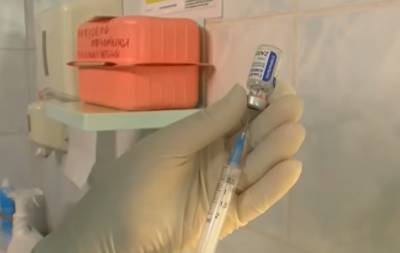 Вакцинация от коронавируса: украинцам назвали сроки и этапы