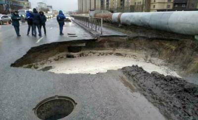 Стала известна причина провала дороги на улице Харьковской