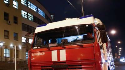 Три человека погибли в результате пожара в Петербурге — видео