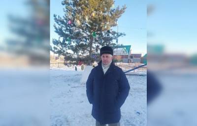 Пенсионер из Башкирии подарил жителям своего города елку, выращенную за 15 лет