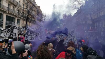 Массовые протесты во Франции продолжаются: столкновения с полицией и более 140 задержанных
