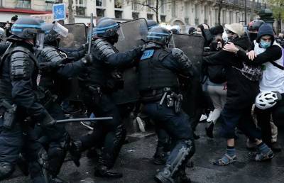 Очередная протестная суббота во Франции: водомёты, газ и жёсткие задержания