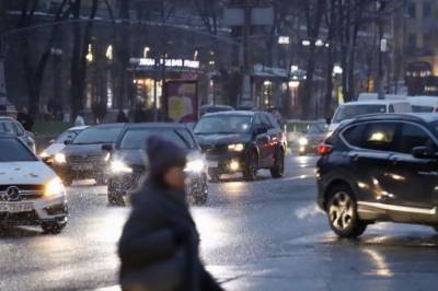 Украинцев предупредили о тумане и гололедице на дорогах