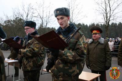 Около восьми тысяч военнослужащих — срочников и резервистов — присягнули на верность белорусскому народу