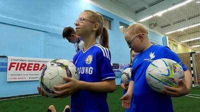 В Красноярске футболисты клуба «Енисей» пришли на помощь детям с особенностями развития