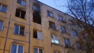 При пожаре в петербургской квартире погибли три человека.