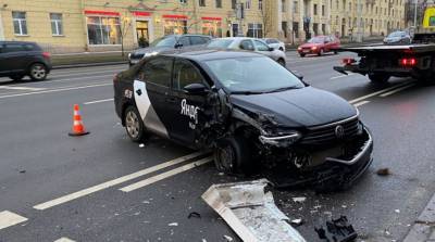 В Минске легковушка наехала на осветительную опору - пострадал пассажир
