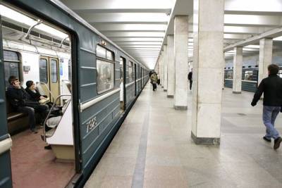 На участке Замоскворецкой линии остановлено движение из-за пассажира на путях