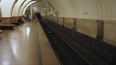 На части Замоскворецкой линии московского метро остановили поезда