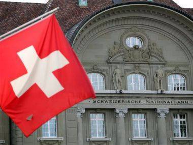 Почему богачи хранят деньги в швейцарских банках?