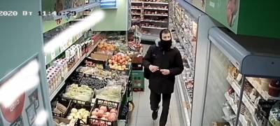 Полиция Петрозаводска разыскивает молодого человека, который набрал продуктов в магазине и "забыл" заплатить (ВИДЕО)