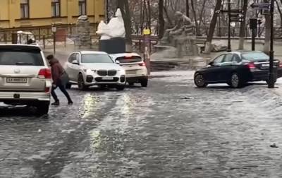 Туман, гололед и ледяной дождь: украинцев предупредили, в каких регионах на дорогах опасно