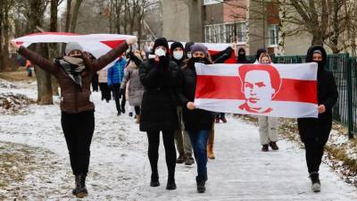 Марши в жилых районах и первые задержания: что происходит в Беларуси 13 декабря – фото, видео