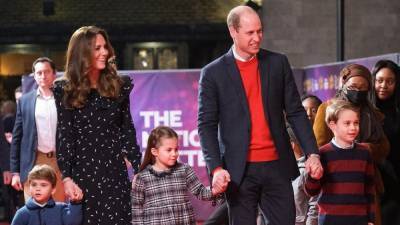 принц Уильям - Кейт Миддлтон - Кейт Миддлтон и принц Уильям представили новую рождественскую открытку: милое фото с детьми - 24tv.ua