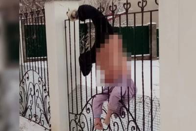 В Башкирии женщина застряла в заборе и замерзла насмерть