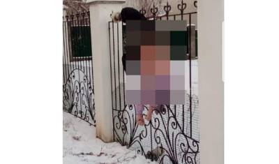 В Башкирии следком проводит проверку по факту смерти женщины на заборе