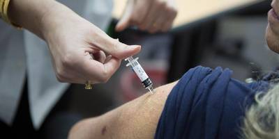 Касса «Маккаби» открыла первый центр прививок от коронавируса