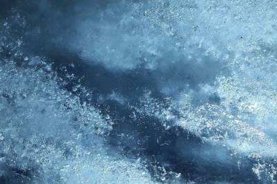 Великолукские водолазы ищут провалившуюся под лёд машину с рыбаками