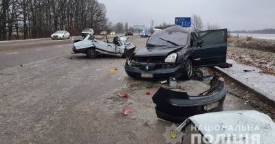 Смертельное ДТП в Киевской области: водитель иномарки выехал на встречку и влетел в ВАЗ (3 фото)