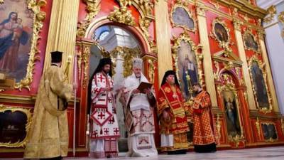 В Киеве, в Андреевской церкви состоялось первое после 5 лет реставрации богослужение