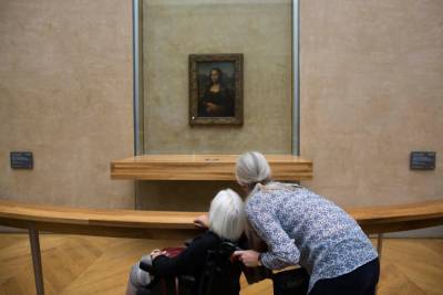 Лувр пустит с молотка "свидание" с "Мона Лизой" без защитного стекла - Cursorinfo: главные новости Израиля