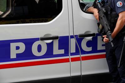 Во Франции шизофреник с ножом напал на людей и ранил их