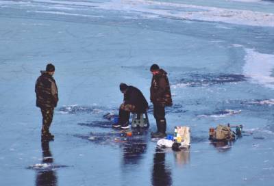 В Ленобласти пожилой рыбак провалился под лед и утонул