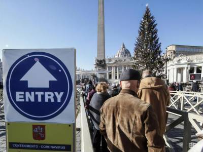 В Ватикане зажгли рождественскую елку. Открывают выставку "100 вертепов", среди которых – украинский