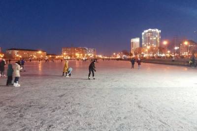 Астраханцы на коньках облюбовали водоемы