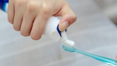Профессор оценил эффективность зубных паст в борьбе с коронавирусом