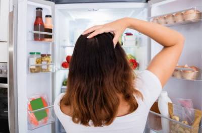 Зачем класть мокрую газету в холодильник: что надо знать хозяйкам