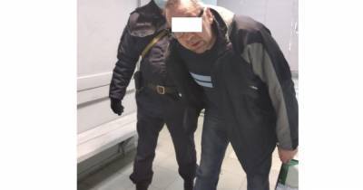 В Екатеринбурге мужчина сломал нос приехавшему к ребенку врачу