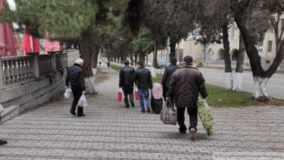 Российские миротворцы доставили 825 беженцев в их дома в Карабахе