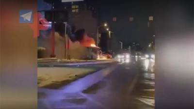 Автобус загорелся рядом с гостиницей «Космос» в Москве