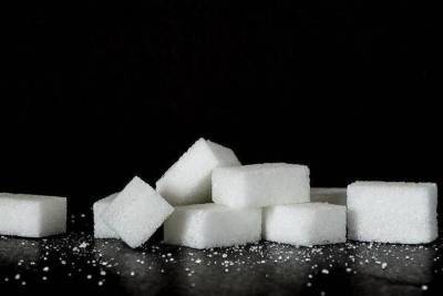 СМИ сообщили о возможной заморозке цен на сахар в РФ