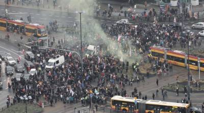 Протесты в Польше: тысячи демонстрантов вышли на антиправительственный марш