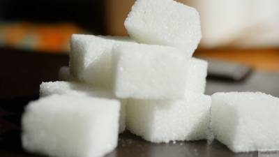 Цены на сахар и масло в РФ могут зафиксировать на следующие три месяца