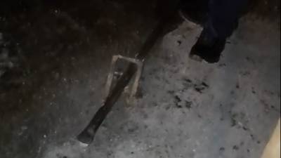 В селе Червишево неизвестные вбивают в горку металлические штыри