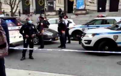 Стрельба в Нью-Йорке: злоумышленник умер в больнице после выстрела полиции