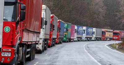 В Приморье на границе с Китаем скопилось более 250 грузовиков